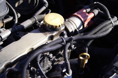 How To Close The Spark Plug Gap ( 7 Important Tips )